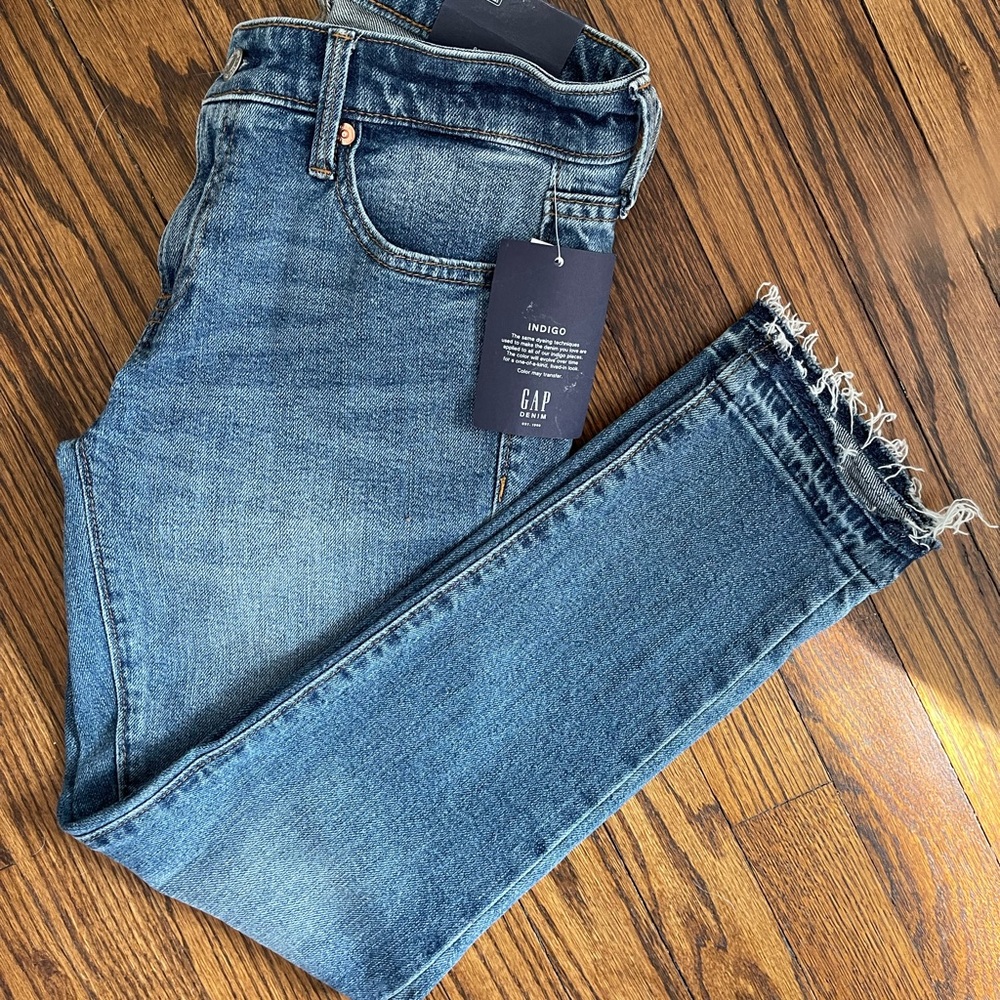 NWT Gap Washwell Girlfriend Jeans Size 24